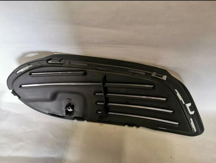 Mercedes-Benz W205 C200 Front Bumper Grille Fog Light Frames (2058854123, 2058854023)