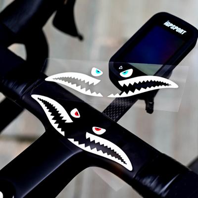1 pár personalizovaných samolepek na silniční kolo se žralokem Vodotěsné Rám kola Zábavná dekorace MTB Duše kola Vinylové samolepky