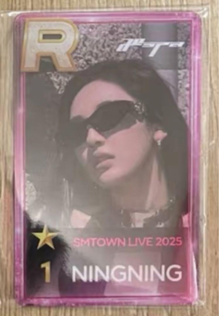 

Б/у SMTOWN LIVE 2025 aespa NINGNING SUPERSTAR официальная фотокарточка розовая версия. Ограниченное VIP-место РЕДКОЕ