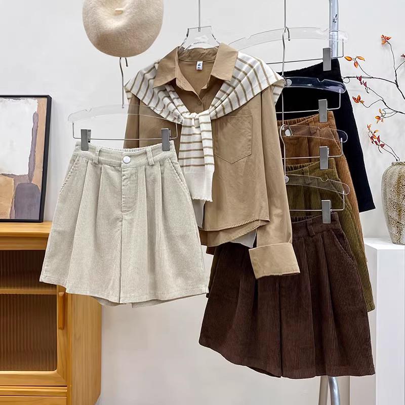 Japanese Retro Corduroy Wide-Leg Women's Shorts - Autumn/Winter 2026 Versatile Elegant Style