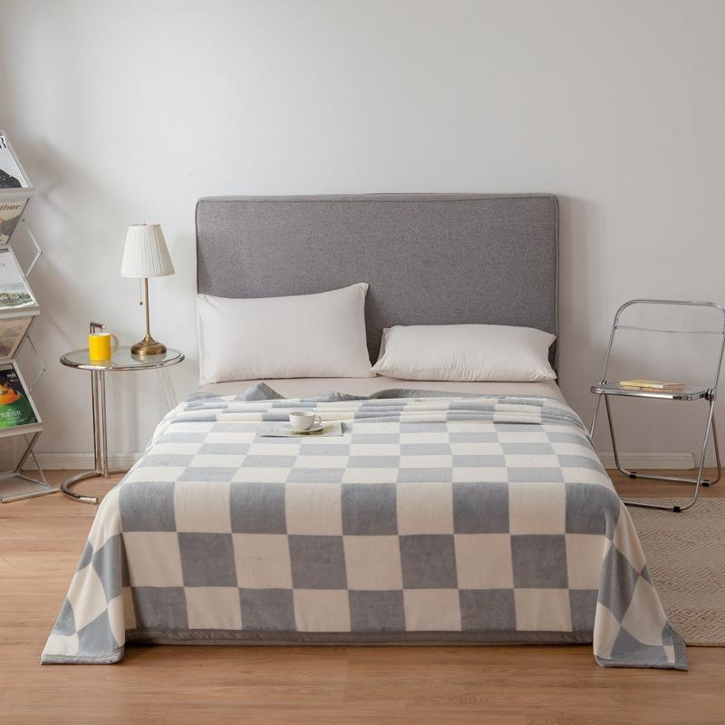 

Плотное двухстороннее одеяло из молочного бархата 1.2*2.0m