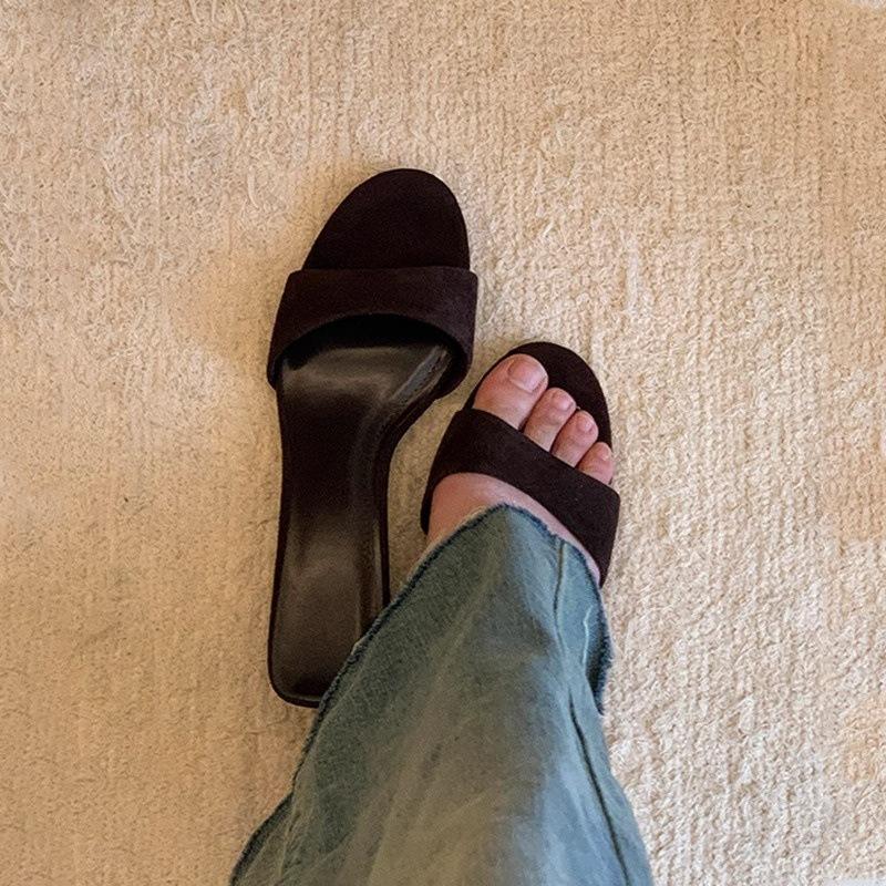 

Retro simple outer wear open-toed sandals 2025 summer new outer wear casual vacation beach wedge heel one-word slippers 41 коричневый