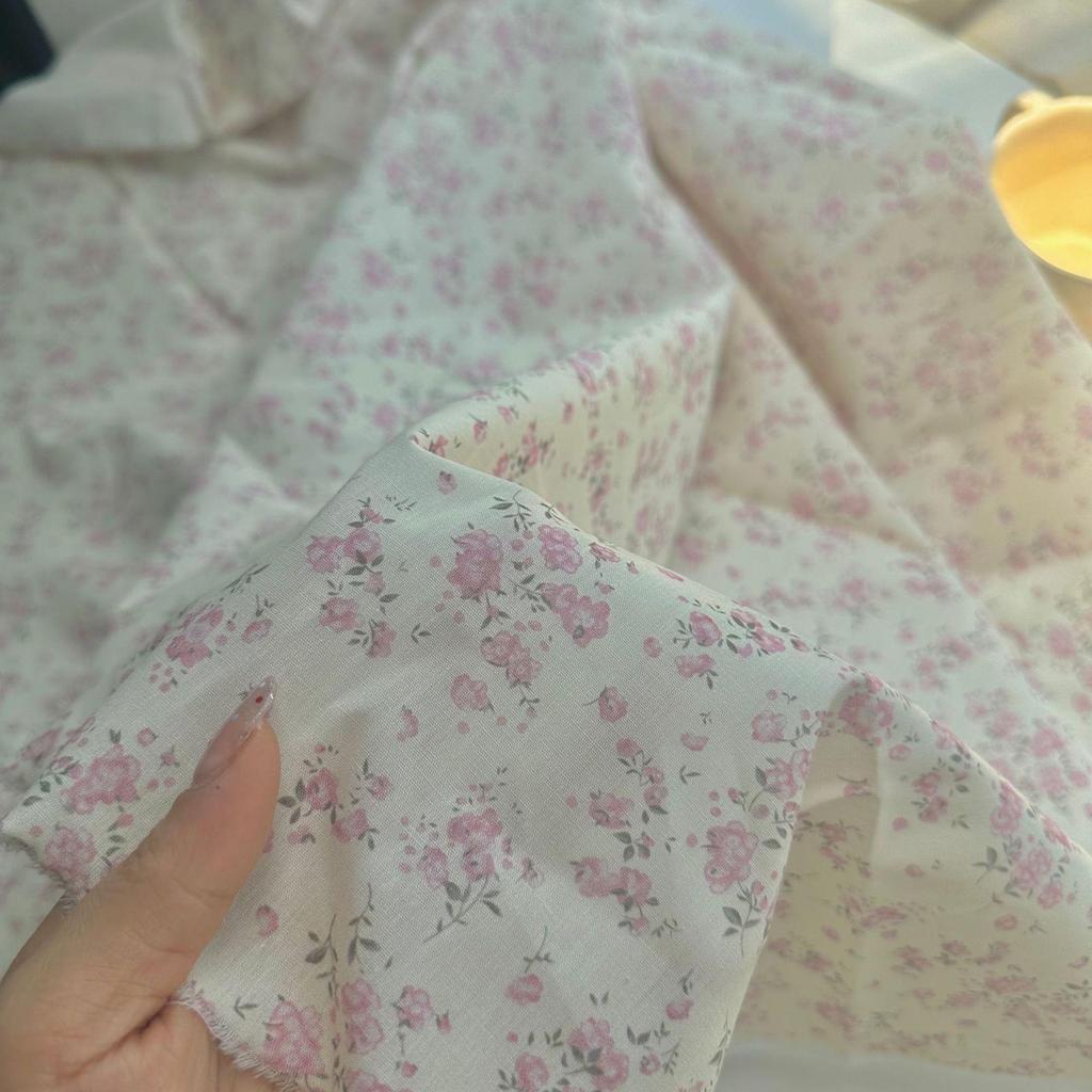 100% Cotton 40-Count Digital Print Floral Fabric for Women's and Children's Wear, Dresses, Pajamas, Handbags, and DIY Projects.