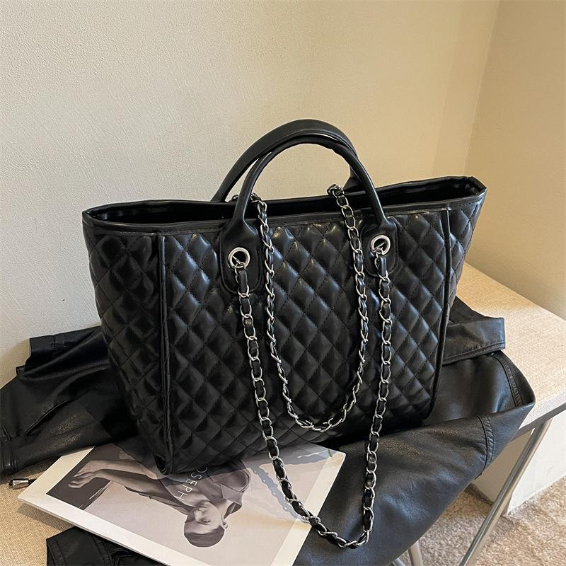 Rhombus chain handbag 2025 new women's bag trendy versatile large-capacity single shoulder fashionable portable commuter tote bag