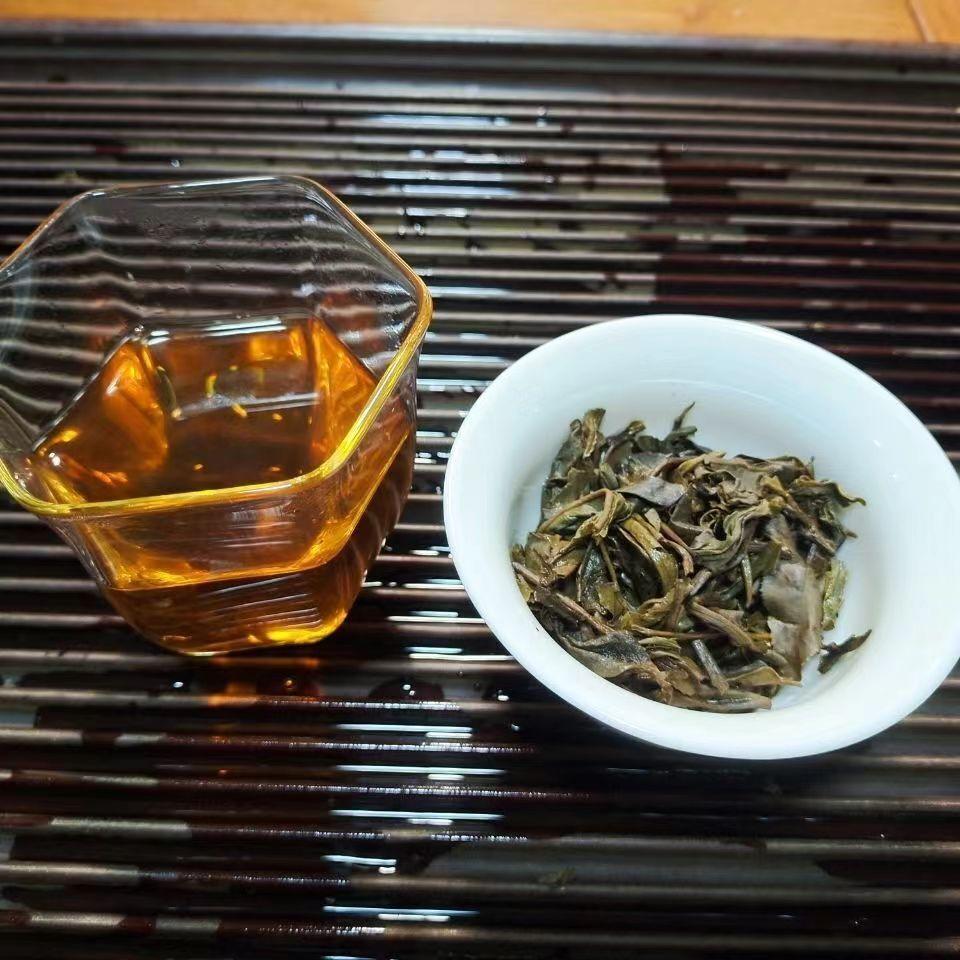 357g Yunnan Rå Puerh Te 2011 Qizi Lagret Pu'er Rå Tekake Gammelt Tre Pu-erh Te