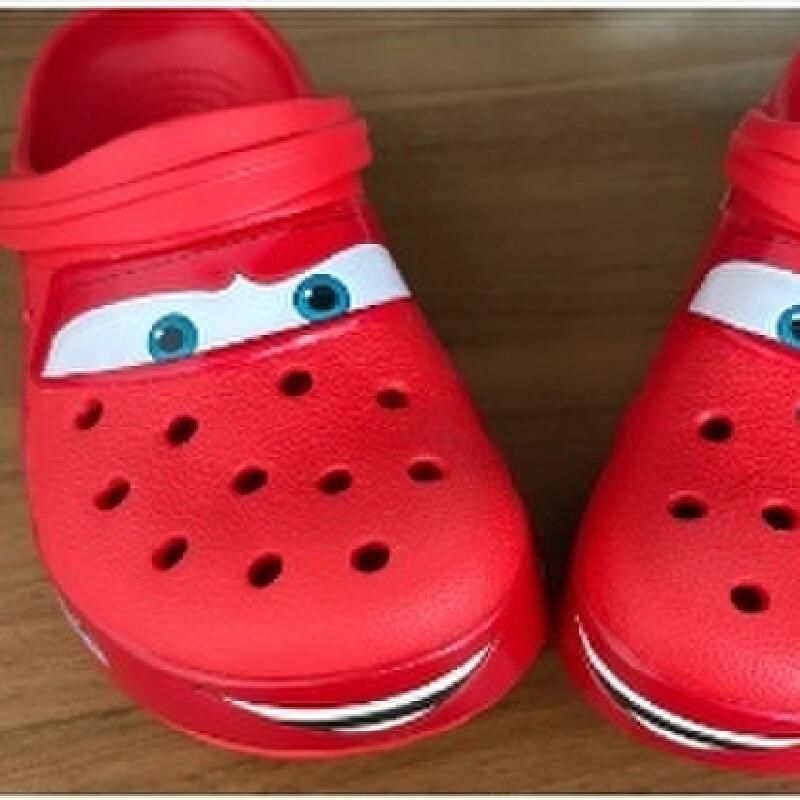 Siste Mcqueen Barnetøfler Animasjonshull Design Vanntett Sklisikker Solid Rød Fôret med Fleece Utendørs Innendørs Fritid Julegaver