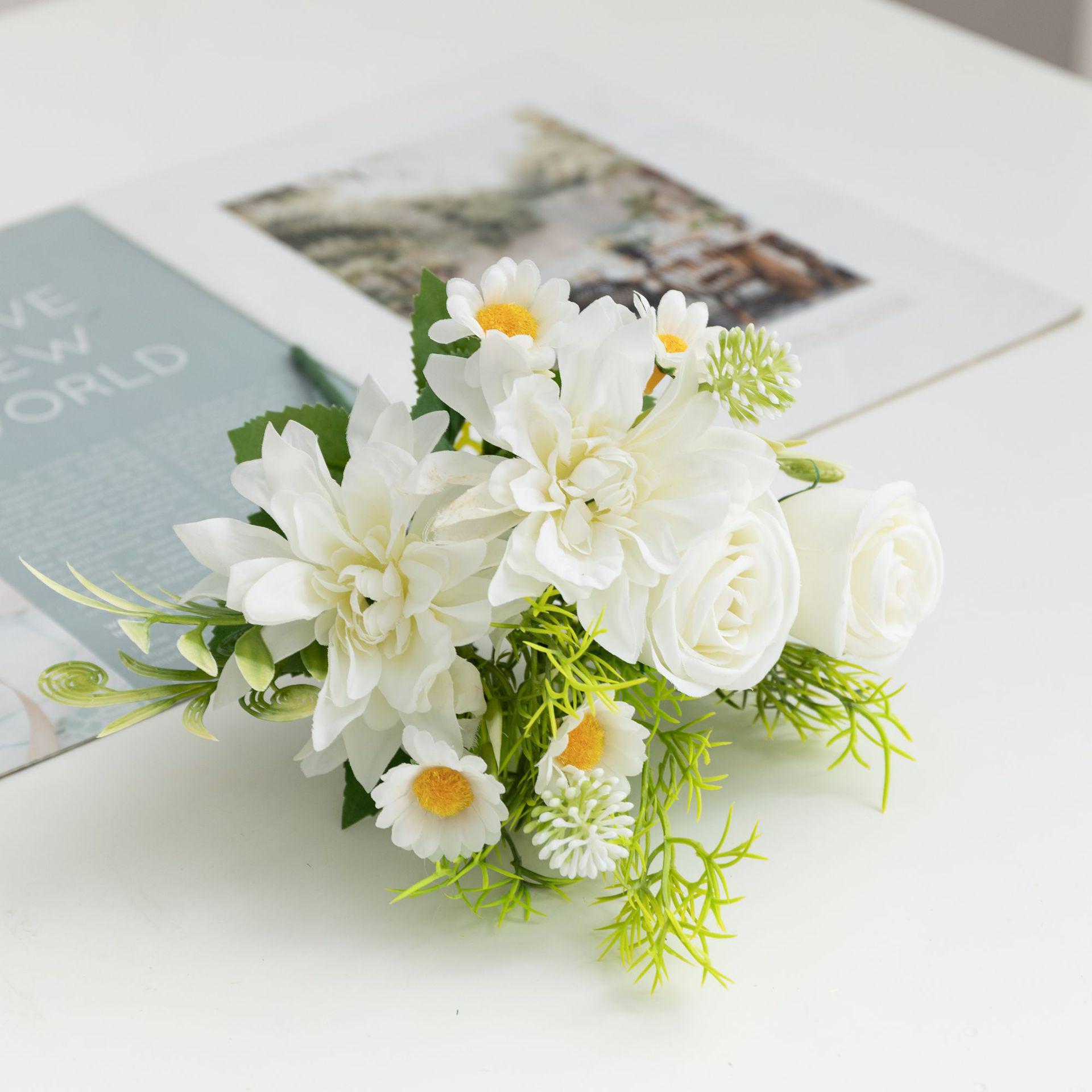 

Букет из скандинавских роз и зеленых растений - георгины с семью лепестками для домашнего и свадебного декора White белый