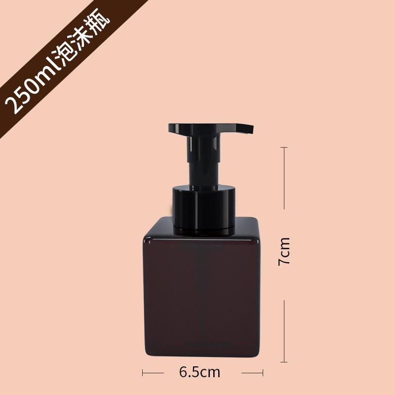 Pěnová láhev na pěnu, šampon, sprchový gel, čisticí prostředek na obličej a mýdlo na ruce.