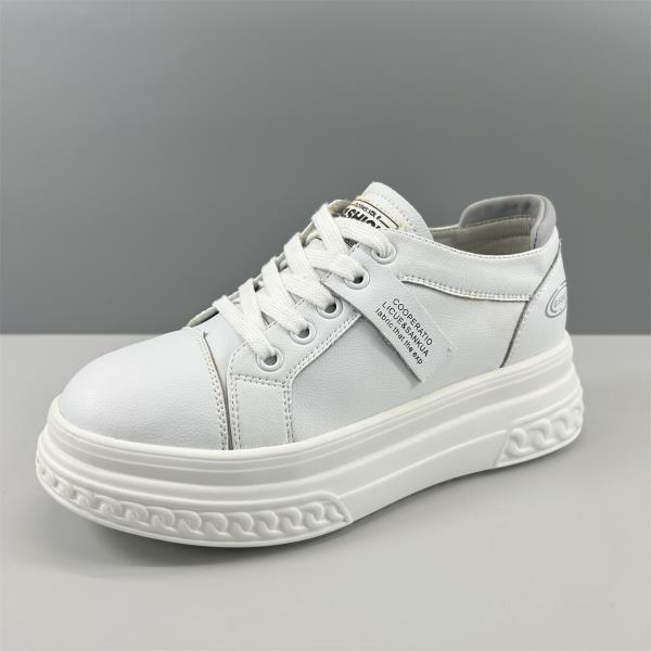 

Fashion All-Match Small White Shoes Casual Female Sneakers Women s Genuine Leather Footwear Modis Clogs Platform Moccasins New 2025 35