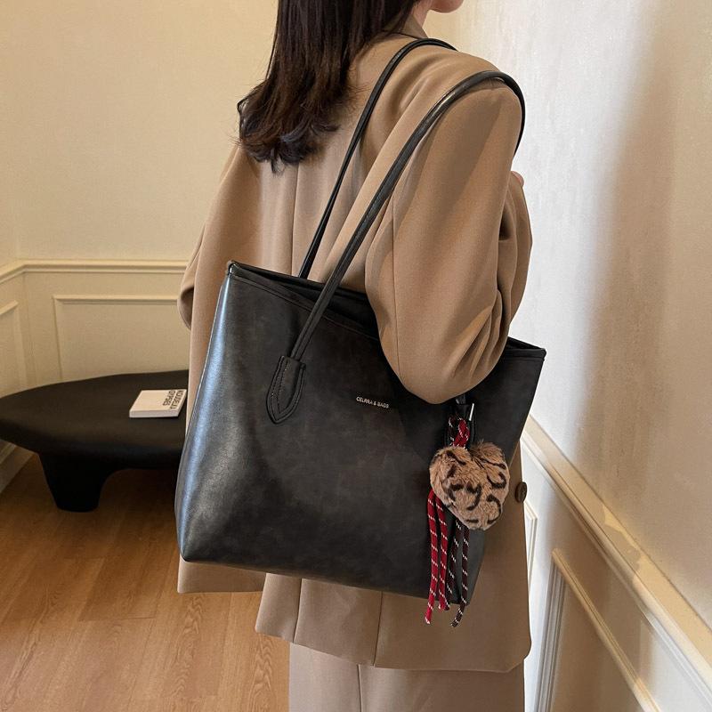Retro Fashion Large-capacity Bag Women's 2025 New Casual Versatile Shoulder Bag Commuting To Work Portable Tote Bag