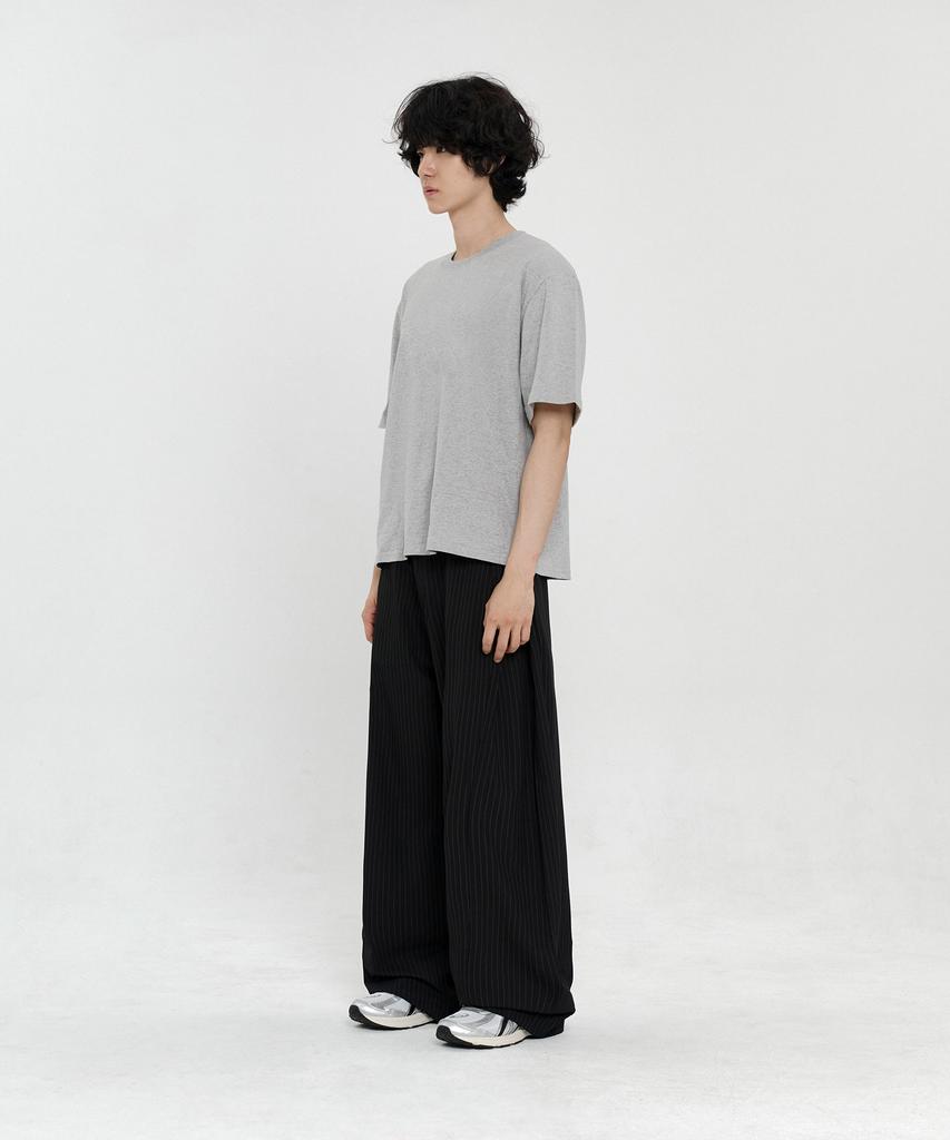 SIGNATURE Multi-Tuck Wide Slacks [Black Stripe]