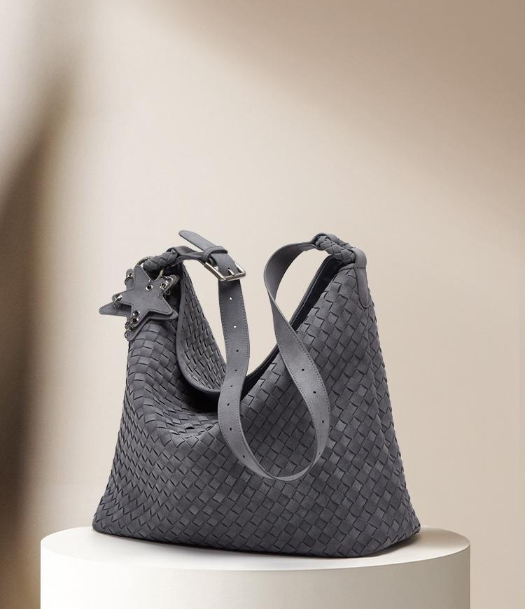 2025 Autumn/Winter Large Capacity Woven Vintage Shoulder Tote