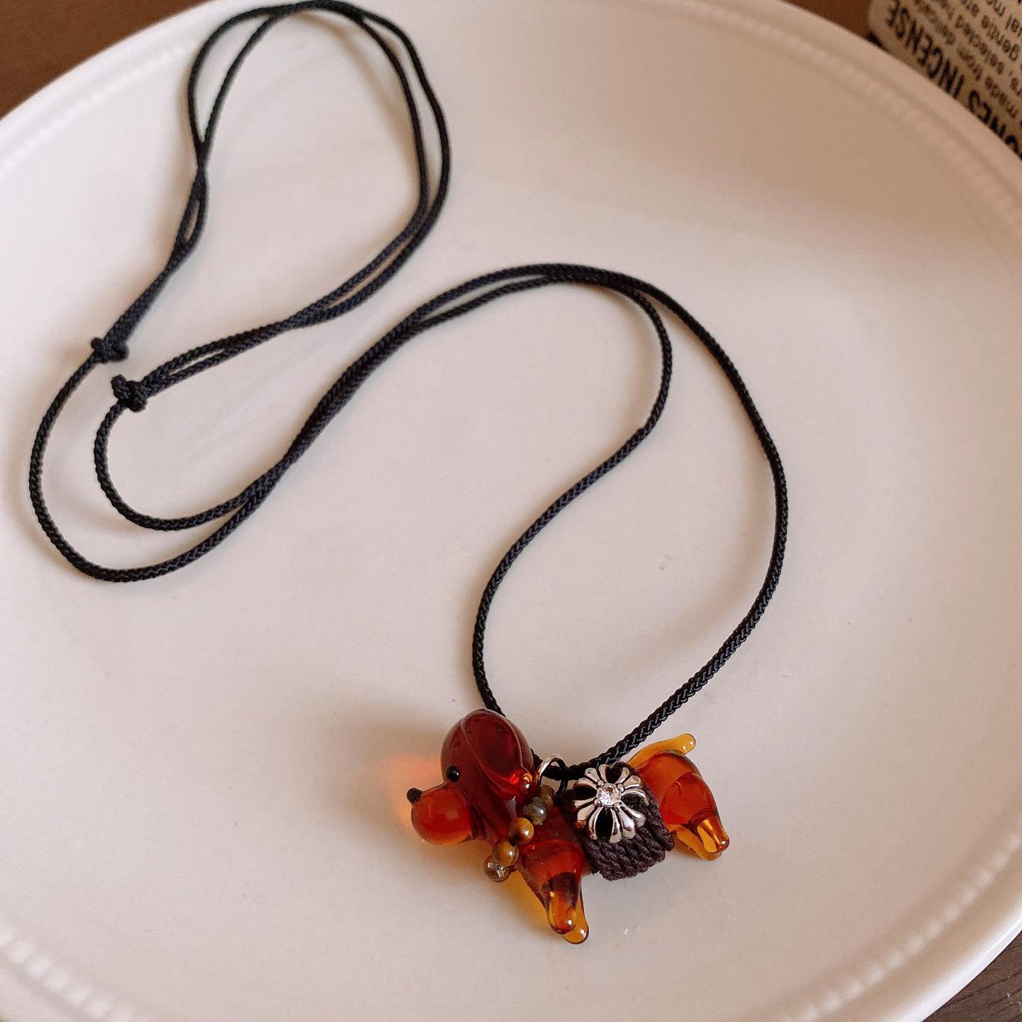 

Vintage Diamond-encrusted Cross Puppy Necklace Versatile Sweater Chain Light Luxury Necklace