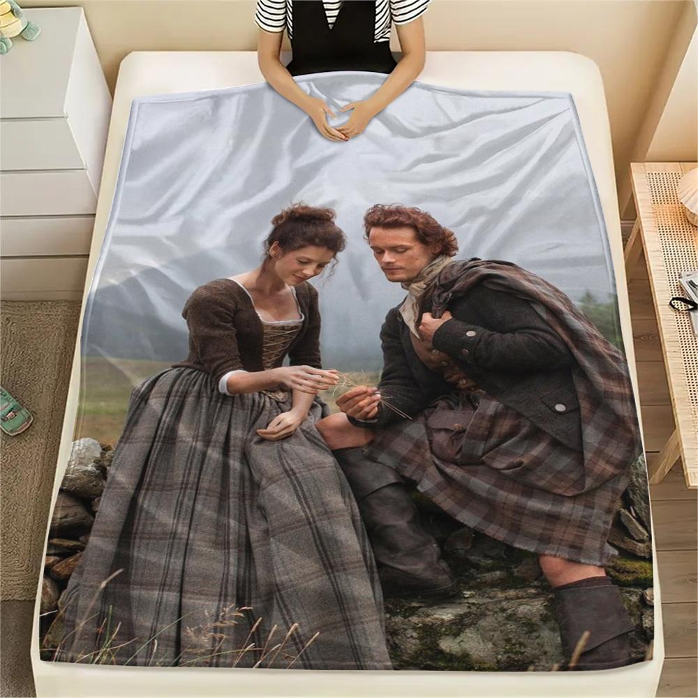 

1PC Vibrant Outlander Print Flannel Blanket, High quality Comfortable for All Seasons, Home Decor, Warmth and Comfort, Perfect for Christmas Gifts241 150cm x 200cm