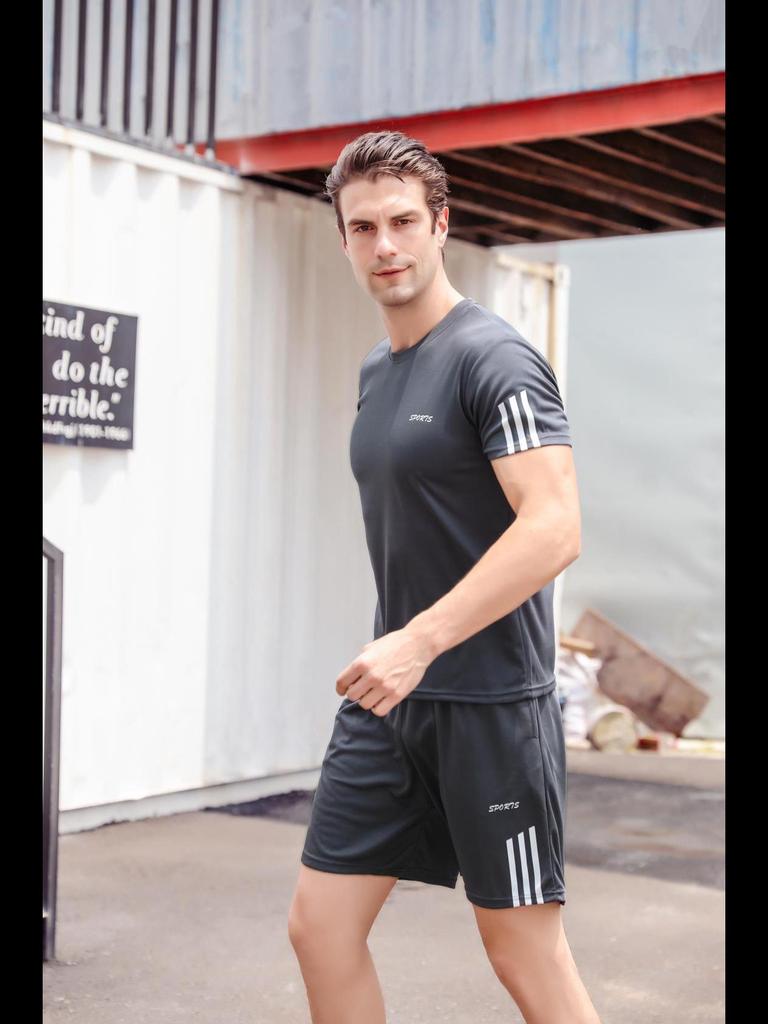 Men's Summer Gym Running Set: Loose-fit Quick-drying T-shirt with Round Neck and Printed Design.