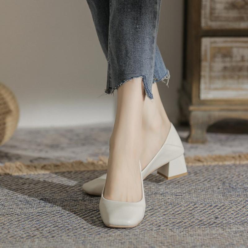 2024 Herbst neue Damenmode bequeme quadratische Zehenpartie flacher Ausschnitt Retro lässig niedriger Absatz Slipper