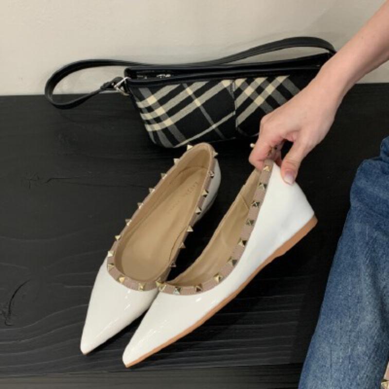 High Heels Are Not Tired of Feet, New Pointed Tip Shallow Mouth Mary Jane with Skirt Rivets Single Shoes Women's Summer