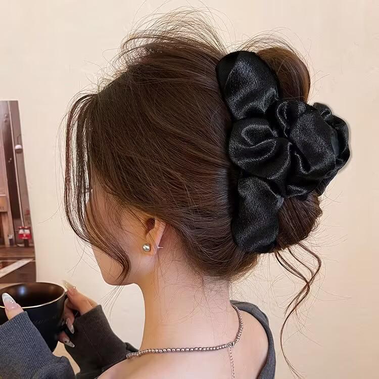 Luxuriöse Große Gefaltete Satin-Klammer - 2025 Wolken-Haarschmuck für Damen black