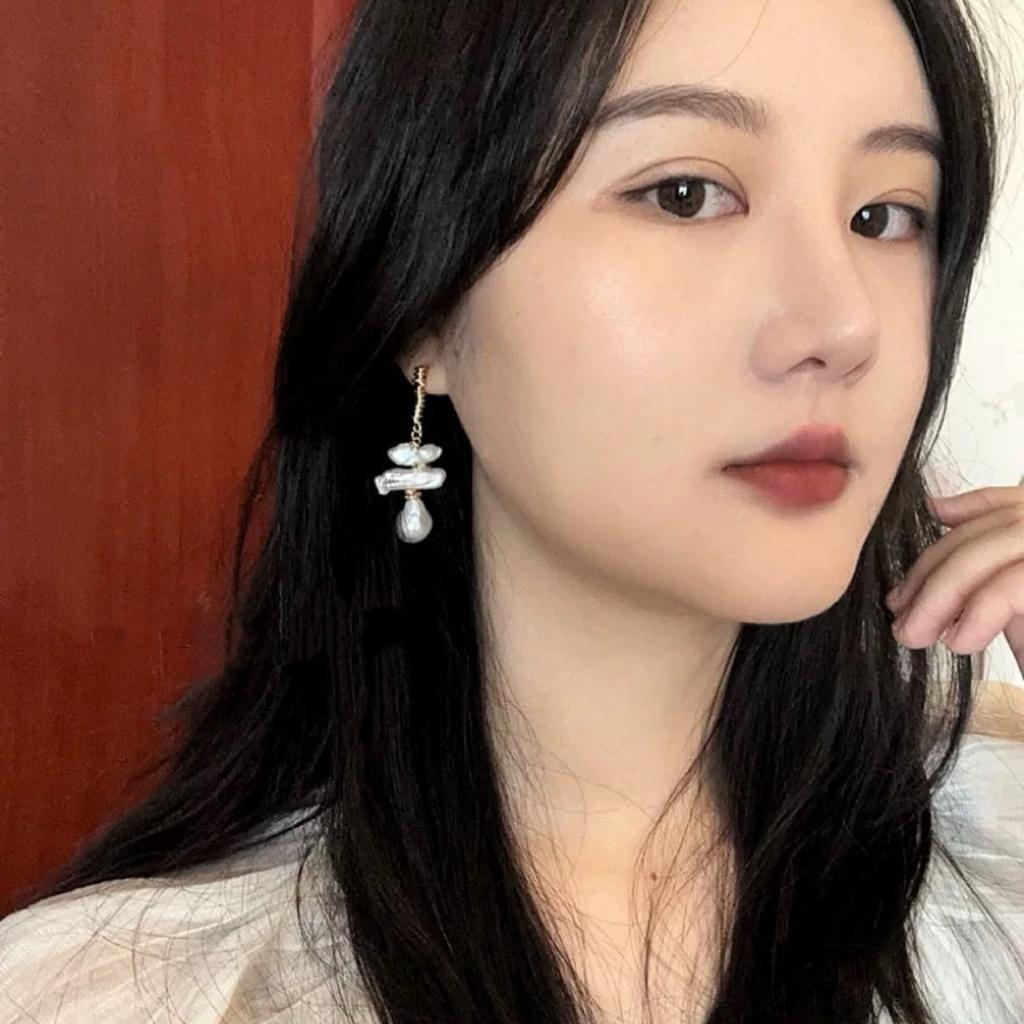 Natural freshwater baroque freshwater pearl earrings high-end sense niche light luxury S925 silver needle stud earrings unique