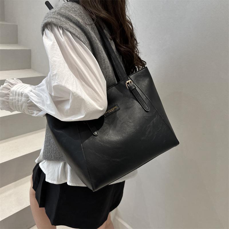 2026 Retro Chic Korean Style Large Capacity Solid Color Women's Shoulder Tote Bag