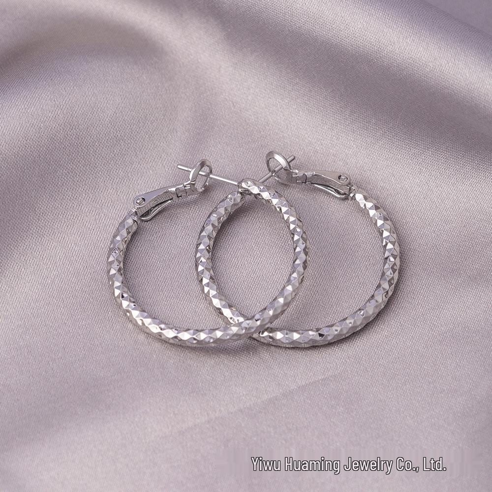 Elegante baumelnde Ohrringe mit französischen Perlen: Vergoldet, Vintage-Design in Silber 925