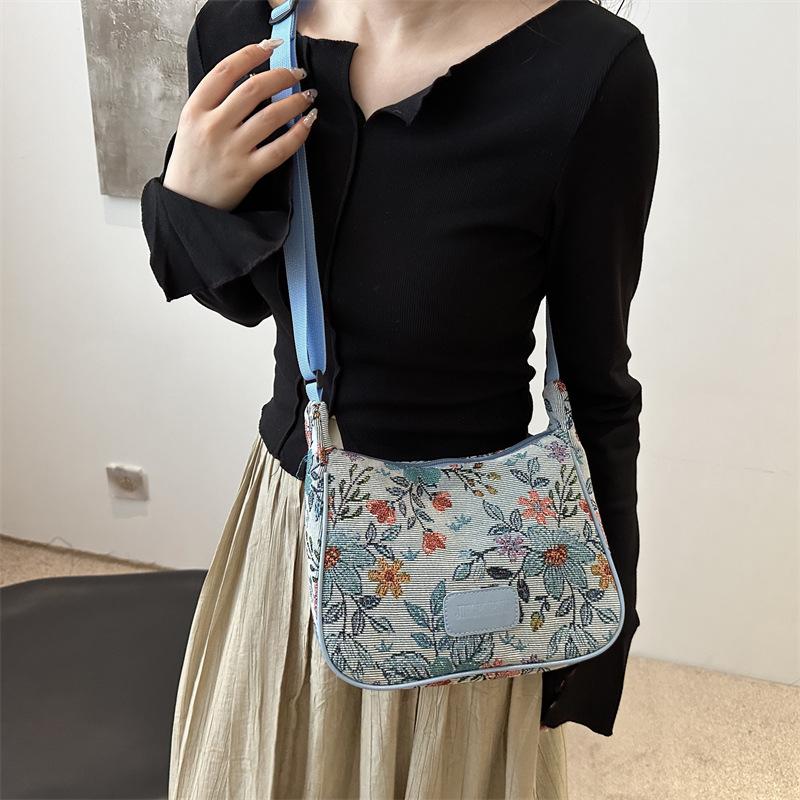 Foreign Style Underarm Niche Literary Niche Shoulder Fashion Bag Women  New Tote Bag Only Beautiful Women Bag