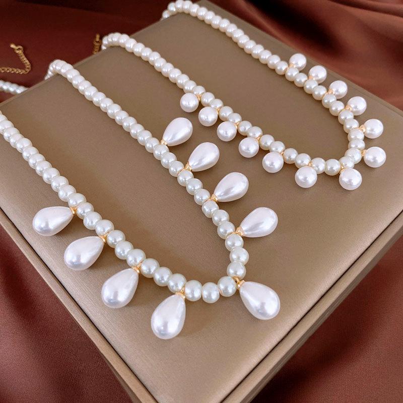 

Elegant Geometric Pearl Drop Necklace: Timeless & Versatile for Women
