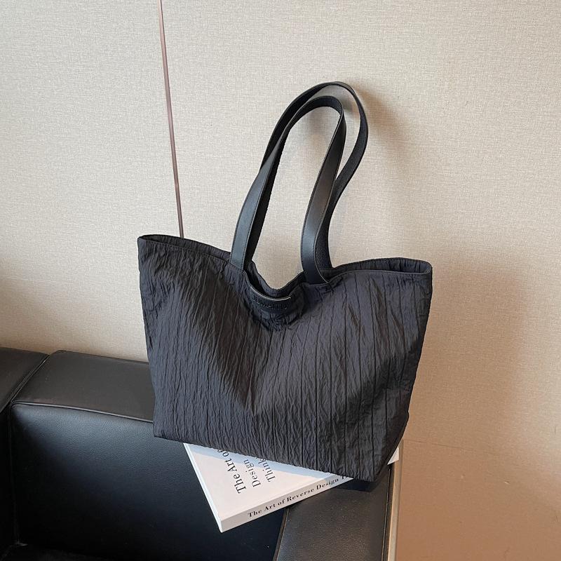 Large capacity tote bag women's new casual versatile pleated shoulder underarm bag class commuter bag