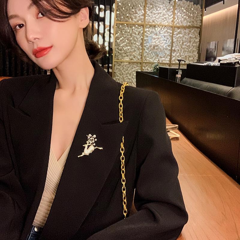 Hochwertige glitzernde Rentierbrosche mit Geweih aus Kunstperlen