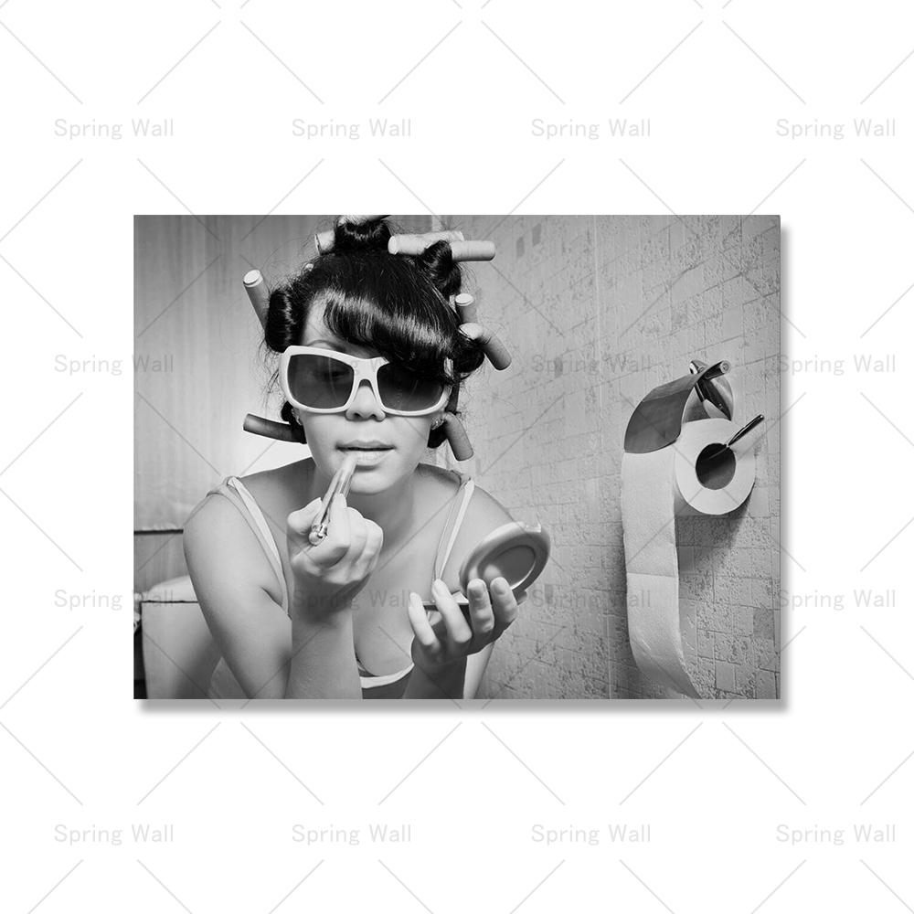 

Черно-белая мода сексуальная женщина на унитазе помада макияж плакат печать холст картина современное настенное искусство картина декор ванной комнаты 21x30cm No Framed