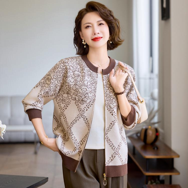 Middle-aged Women's Autumn Temperament Short Coat Mother's New Knitted Cardigan Coat