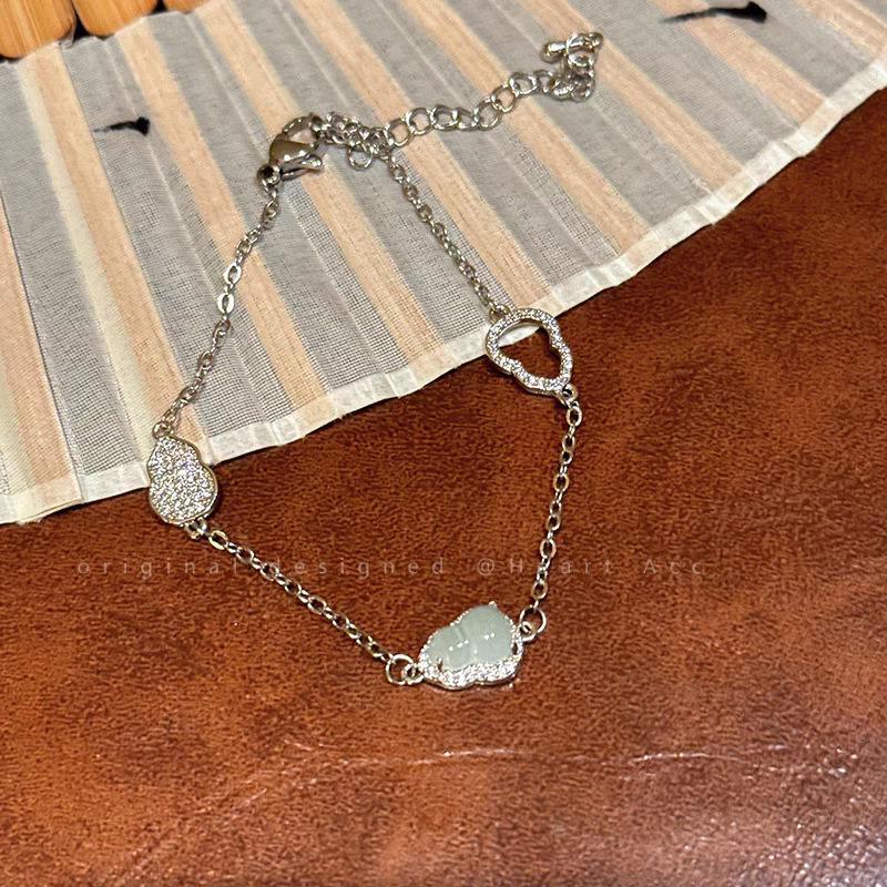 

Элегантный китайский браслет из тыквенных камней: Женские модные многослойные украшения, идеально подходят для друзей, легкая роскошь, высококачественный аксессуар Single