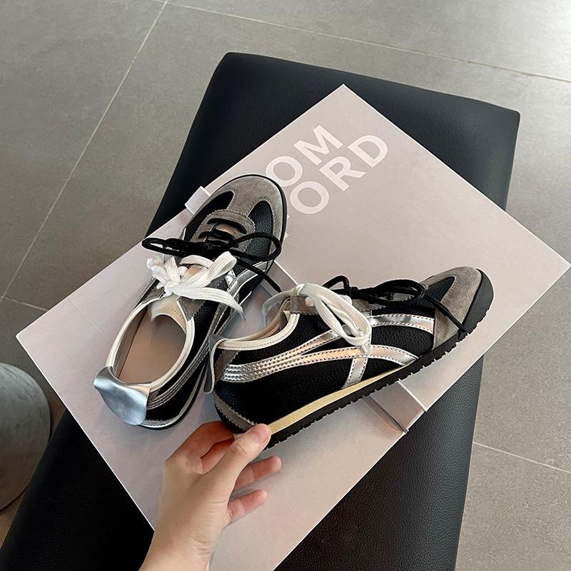 Classic Retro Women's Flat Baseplate Shoes Women's New Leather Versatile Soft Sole Sports and Leisure Shoes Women