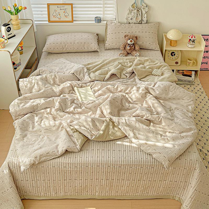 Double-Layer Gauze Summer Comforter Set: Single Piece, Machine Washable, Ideal for Air-Conditioned Rooms, Spring & Summer Use