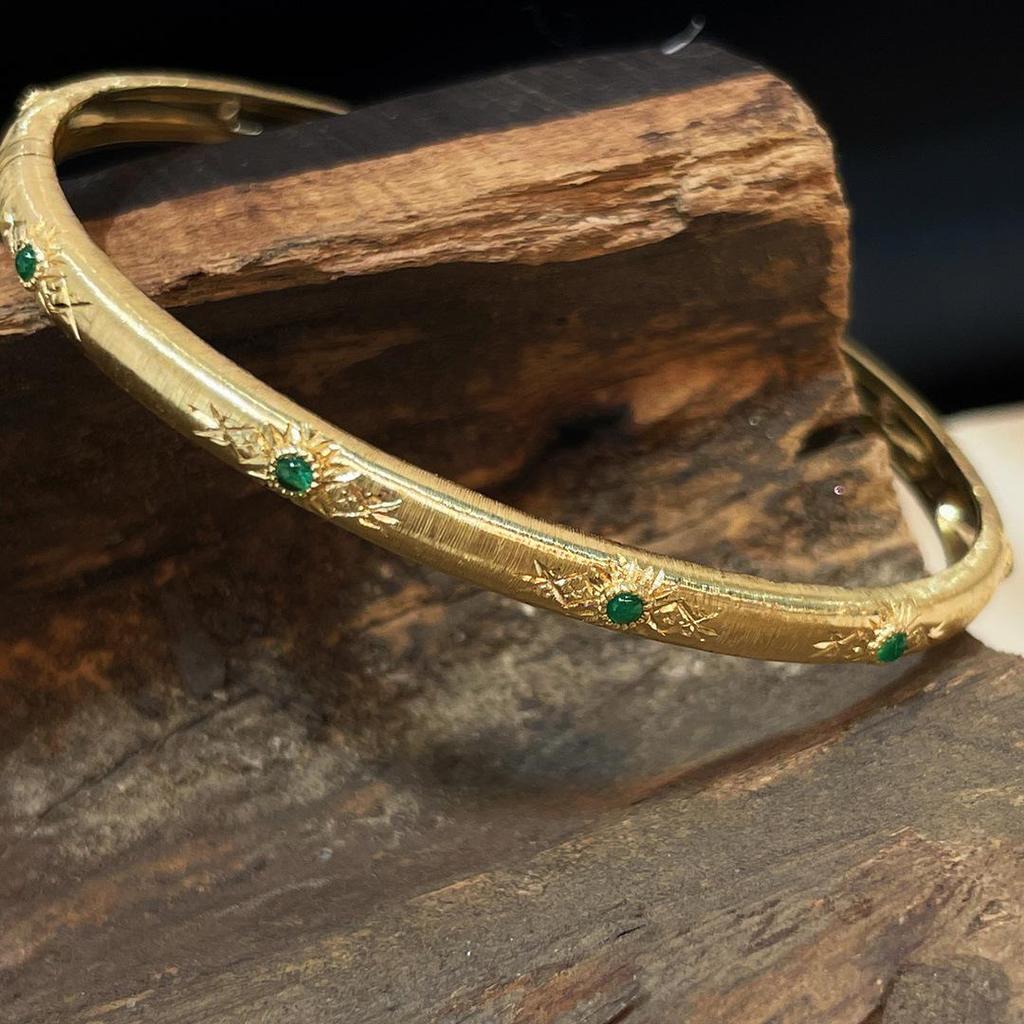 925 Sterling Silver Retro Court-Style Gold-Plated Bangle with Engraved and Inlaid Diamonds – Elegant Women's Bracelet