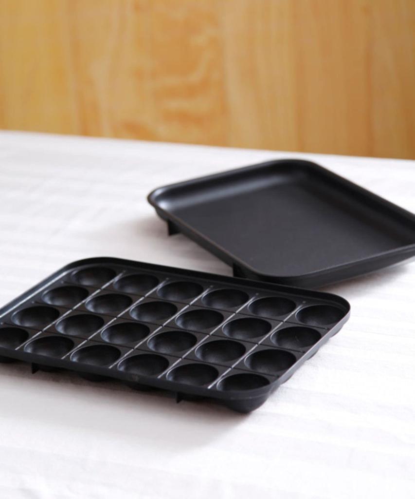 BRUNO Compact Hot Plate Main Body 4 Types of Plates Ceramic Coated Pot Flat Recipe Book Included Navy Navy Stylish Cute One Unit Lid Included 1200W