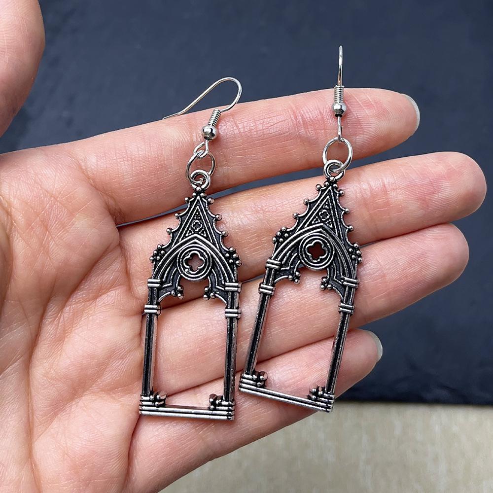 Cercei Retro Castelu Gol cu Cruce: Accesorii creative, exagerate pentru festivaluri pentru femei.