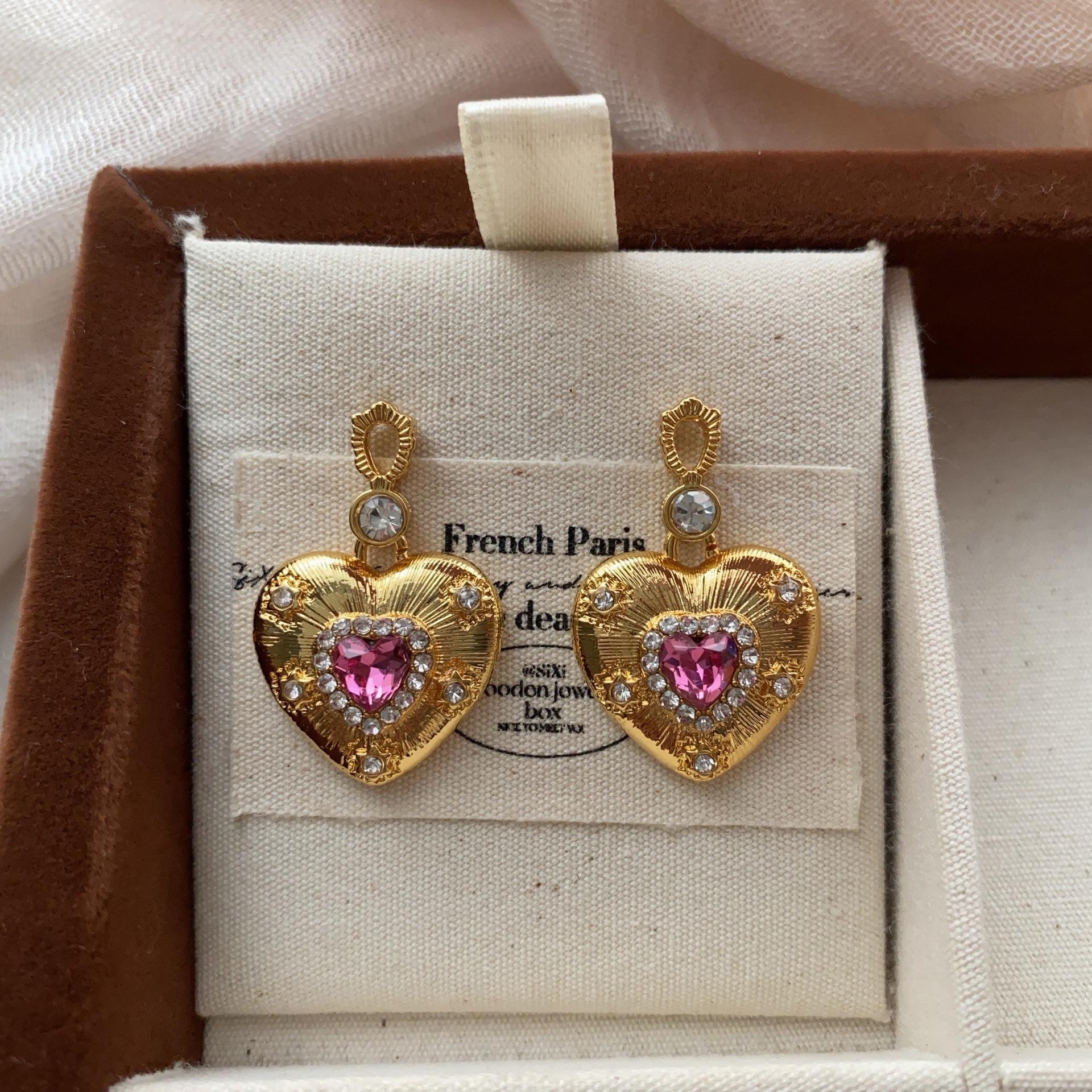 

Unique original niche designer brand sweetheart retro series court brushed ruby love stud earrings