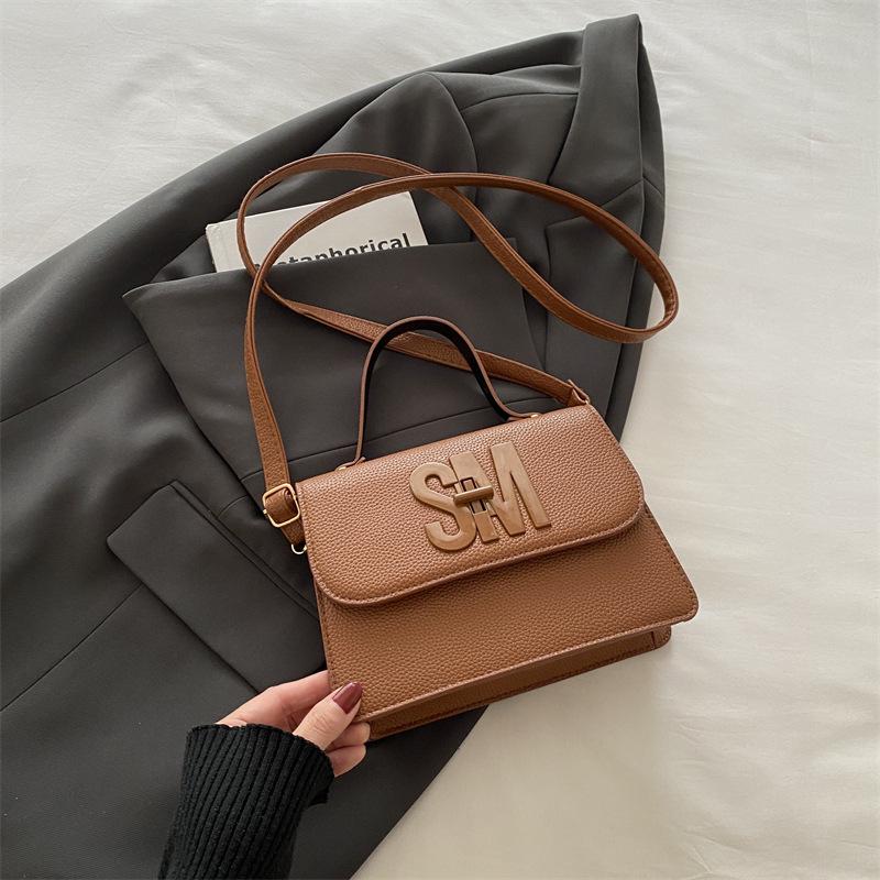 

2025 новая однотонная простая атмосфера маленькая квадратная сумка большая вместимость повседневная сумка-тоут сумка через плечо коричневый