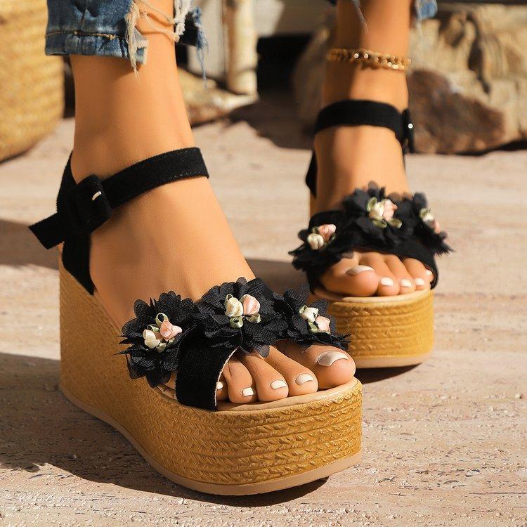 

Large size thick-soled wedge heel flower hollow sandals summer new buckle beach women s shoes 42 чёрный