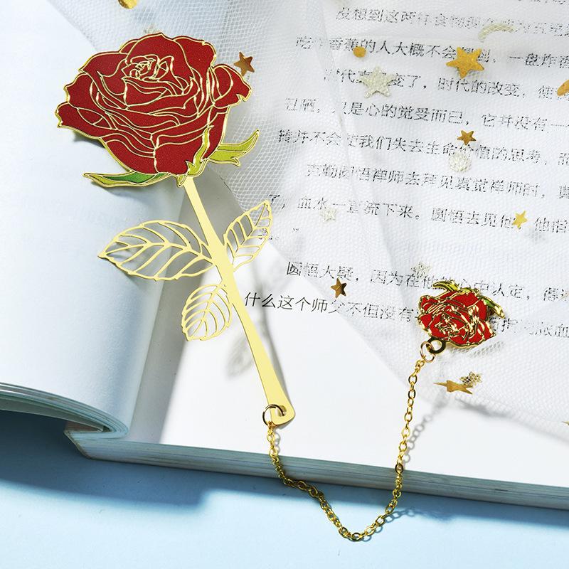 Aesthetic Metal Lucky Clover Bookmark with Tassel Set Exquisite Retro Floral Brass Bookmark for Book Creative Design Book Tab