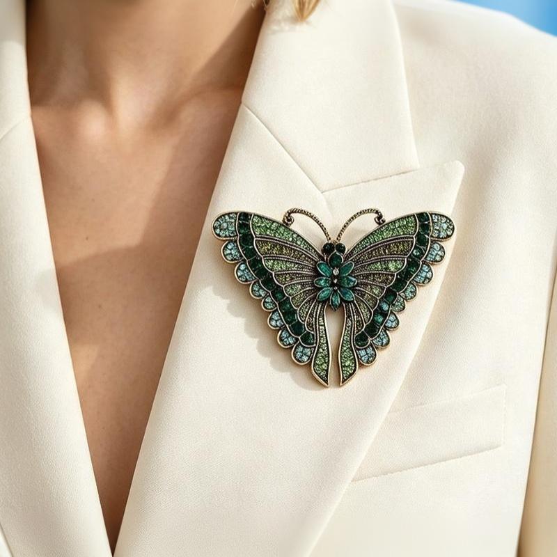 Retro Rhinestone Inlaid Butterfly Brooch Sparkling Cute Jewelry for Women Coat Valentine's Day Gift for Lover