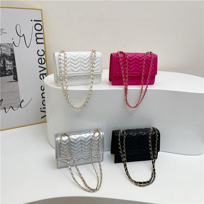 Módní tašky pro ženy v létě Nová korejská verze Jednoduchá malá čtvercová taška Jednoduchá vysoce hodnotná ležérní řetízková crossbody taška