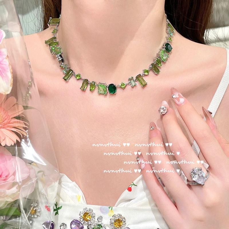 

Озерная вода Тень Павлин Зеленый Неправильный драгоценный камень Ожерелье Дизайнерское 18-каратное золотое покрытие Цветные драгоценные камни Градиент Циркон Ожерелье