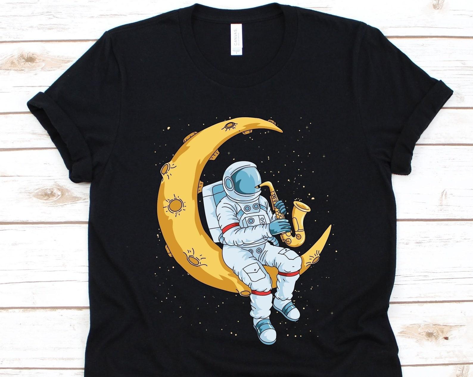 Astronaut & Saxophone Shirt, Saxophone Player, Funny Saxophone Gift, Single-Reed Woodwind Instrument, Jazz Lover Shirt, Astronaut Shirt L
