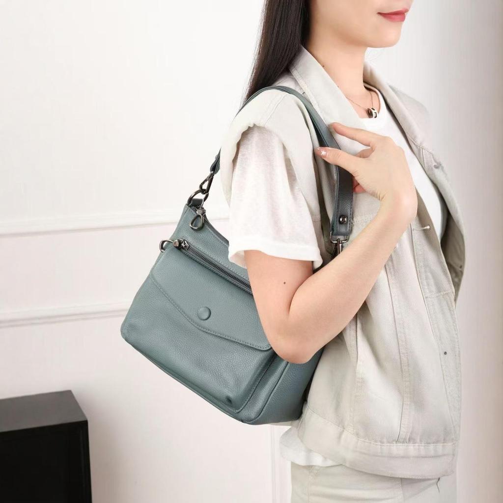 Stylish Commuter Crossbody Bag: Versatile High-End Small Square Design