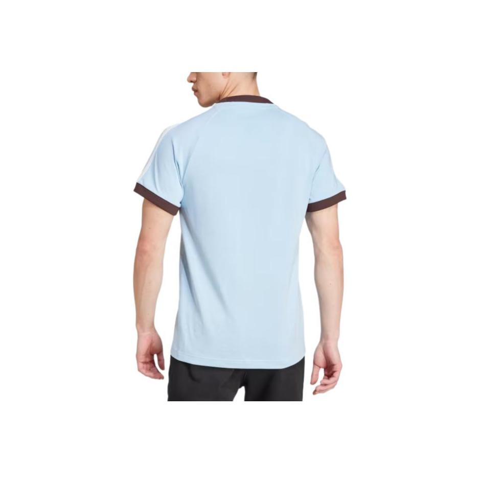 Adidas Originals T-Shirt mit kleinem Logo und Streifen, Rundhalsausschnitt, gerader Schnitt, kurzärmelig, Herrenoberteile, Rosa/Blau, JC6512