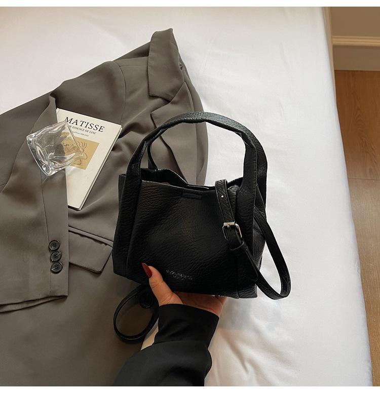 

Bucket bag 2025 new Korean version of foreign style trend simple fashion niche design portable personality shoulder women s bag