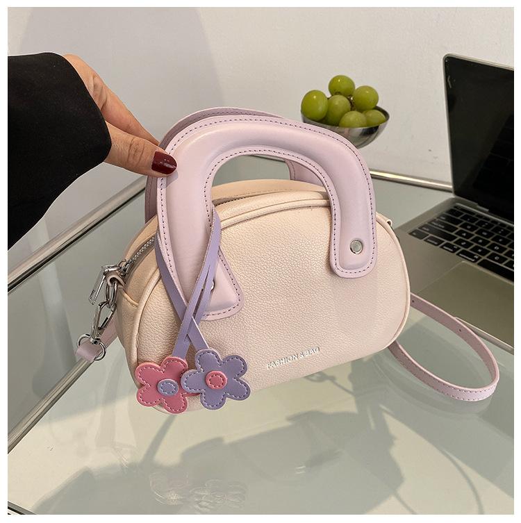 Today's popular niche design bags for women's new women's versatile messenger bags, portable shell bags