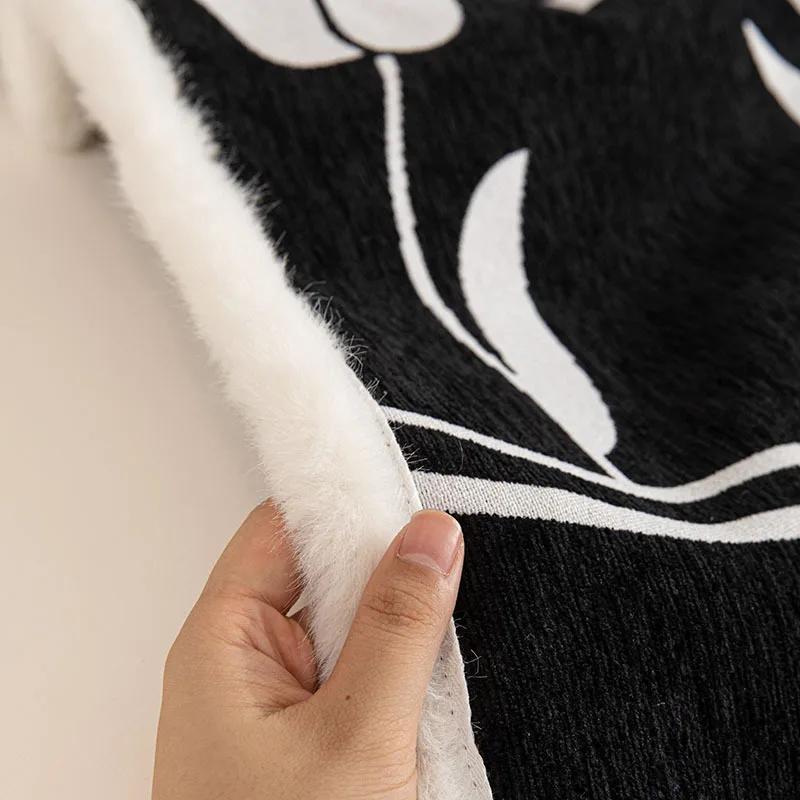 Copridivano invernale in ciniglia Cuscino per divano di forma irregolare Universale per quattro stagioni Tappetino antiscivolo per divano Copridivano con bordo in peluche jacquard
